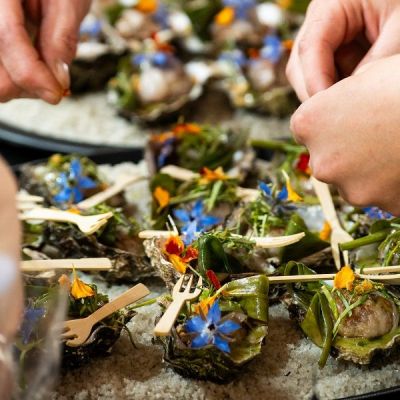 Huitre spéciale de la maison Joguet, cochon, Aster maritime et Poivre Timiz